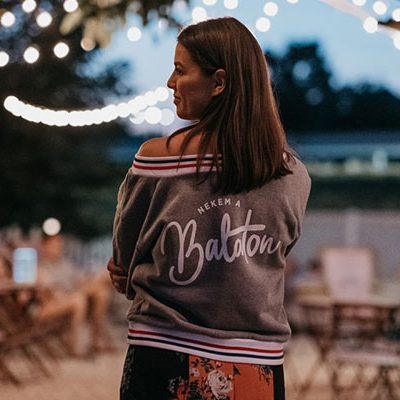 Cégünk ruházati textilek, lakberendezési textilek és reklám anyagok tervezésével, gyártásával és kivitelezésével foglalkozik, illetve vállalunk emblémázást is. Ha igazán egyedi lakástextilt, sport- vagy divatruházatot keresel, akkor a Printextil tökéletes választás!