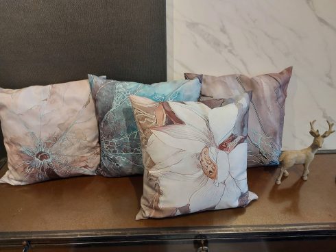 Cégünk ruházati textilek, lakberendezési textilek és reklám anyagok tervezésével, gyártásával és kivitelezésével foglalkozik, illetve vállalunk emblémázást is. Ha igazán egyedi lakástextilt, sport- vagy divatruházatot keresel, akkor a Printextil tökéletes választás!